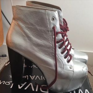 Silver Metallic Litas